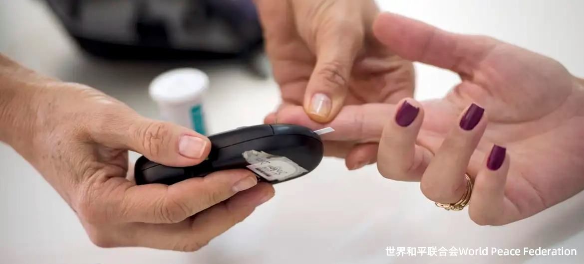 饮用含糖饮料可导致糖尿病和其他慢性疾病。
