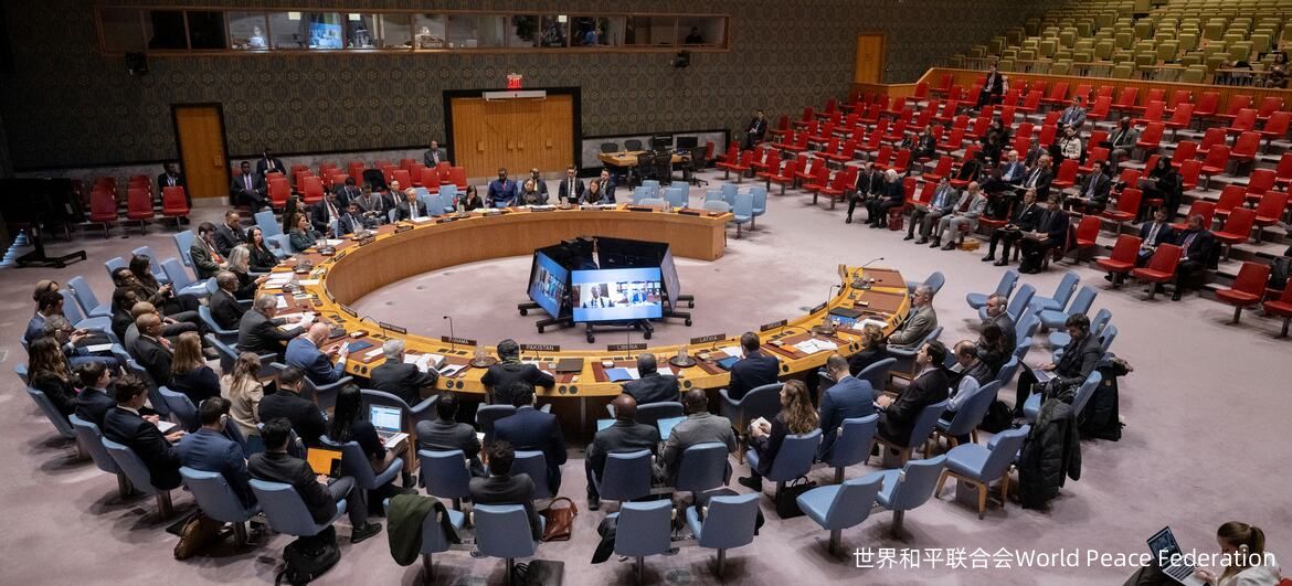 联合国安理会会议室的广视角,在国际法治重申的辩论期间,代表们坐在一个大圆桌.